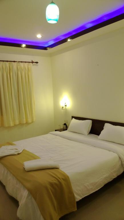 Hotel Hill Palace Kausani Ruang foto