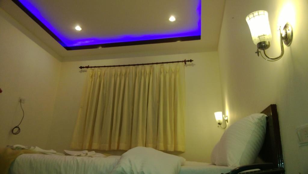 Hotel Hill Palace Kausani Bagian luar foto