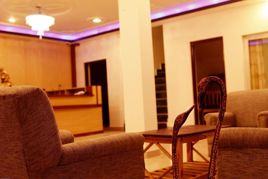 Hotel Hill Palace Kausani Bagian luar foto