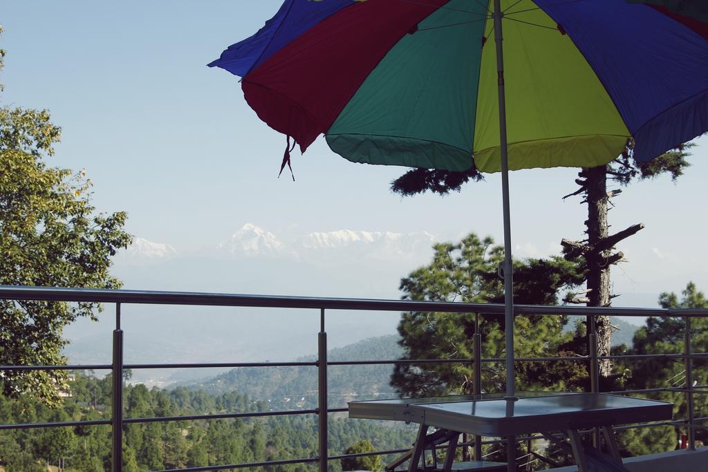 Hotel Hill Palace Kausani Bagian luar foto